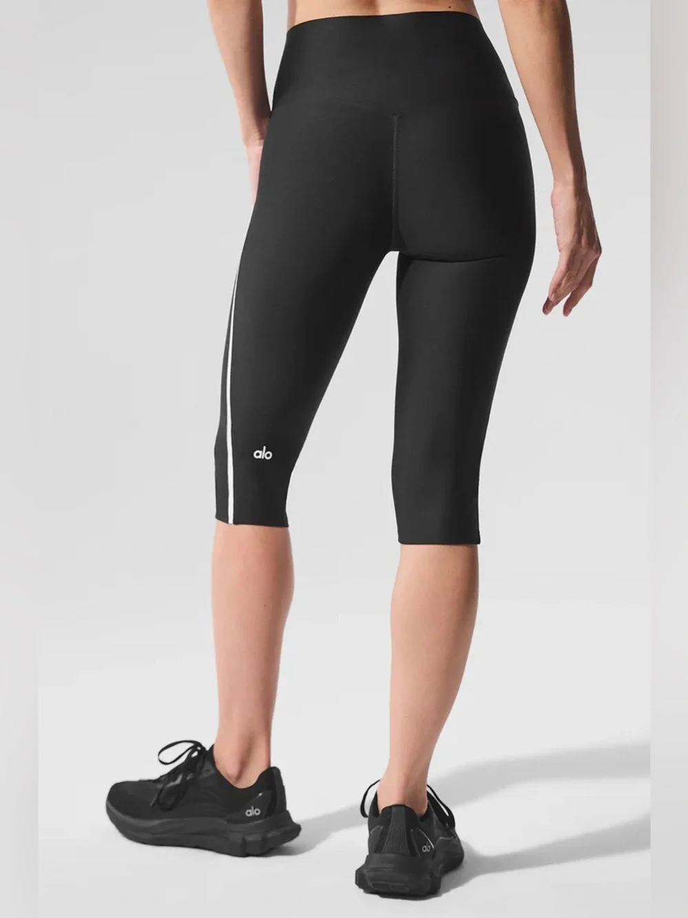 Alo Yoga Airlift High-Waist Super Sleek Contrast Capri Black/White Size S